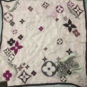 🚫SOLD🚫 Louis Vuitton silk scarf